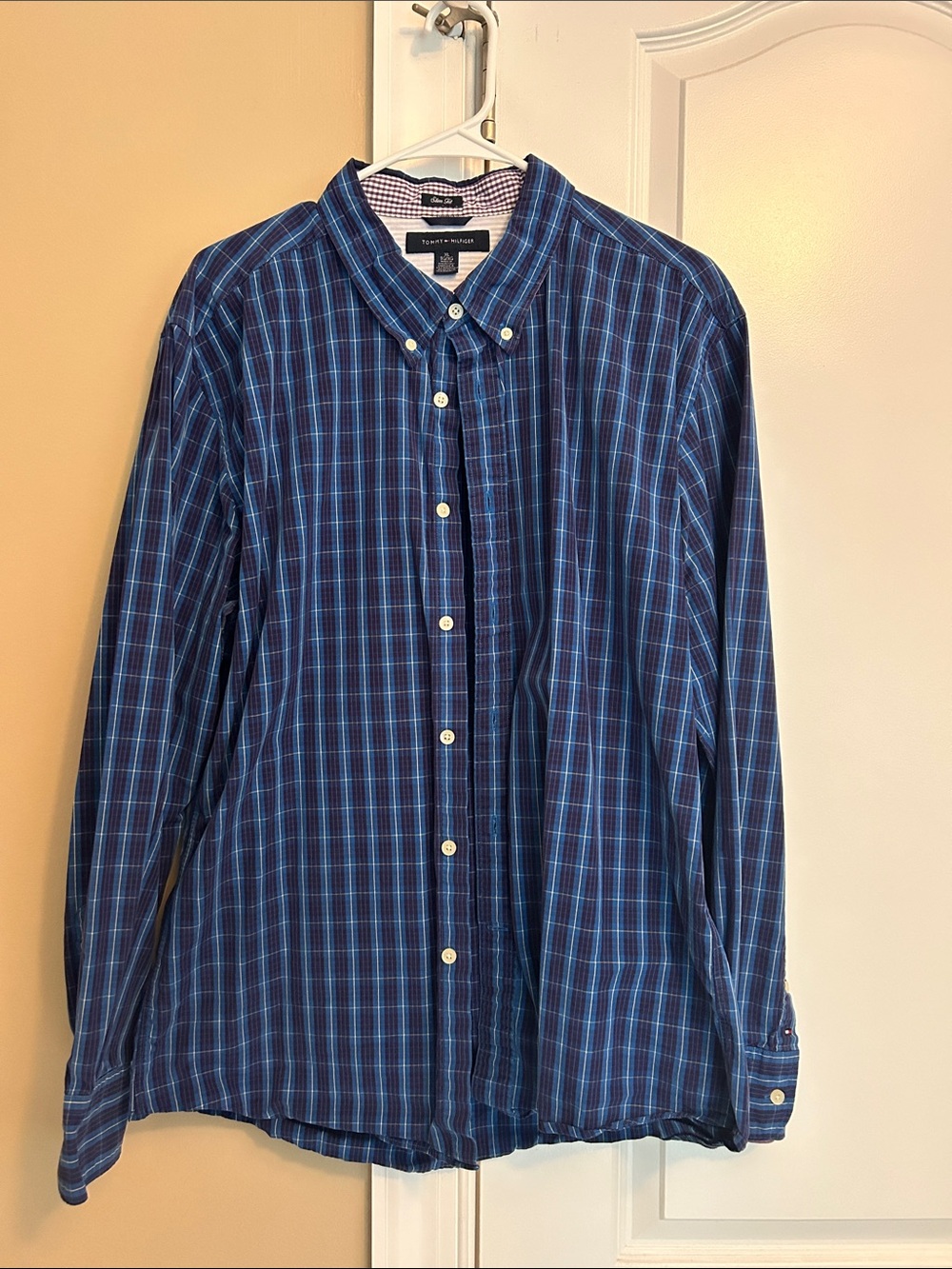 Vintage Tommy Hilfiger  Men’s Blue Plaid Button-Up Shirt flip cuff